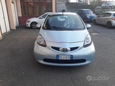 Usata Toyota Aygo Sol 67 CV (49 kW) 2006 Blu Utilitaria