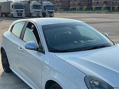 Usata Alfa Romeo Giulietta Quadrifoglio Verde 140 CV (102 kW) 2011 Bianco Utilitaria