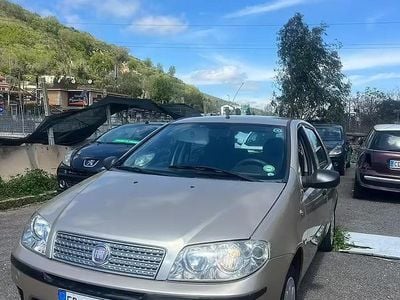 Usata Fiat Punto 77 CV (56 kW) 2010 Utilitaria
