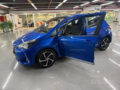 Usata Toyota Yaris 111 CV (81 kW) 2019 Blu Berlina
