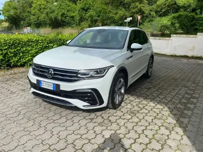 Usata VW Tiguan R-line 150 CV (110 kW) 2021 Pure white SUV