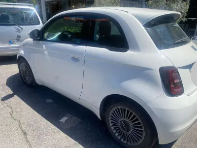 Usata Fiat 500e La Prima 42 kW (58 CV) 2023 Bianco Utilitaria