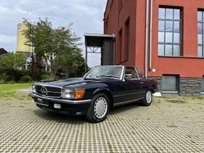 Begagnad Mercedes SL300 180 HK (132 kW) 1986 Blå Cab