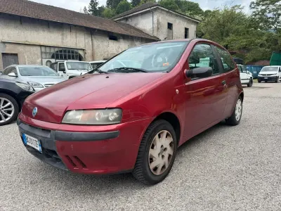 Usata Fiat Punto 59 CV (43 kW) 2000 Rosso Utilitaria
