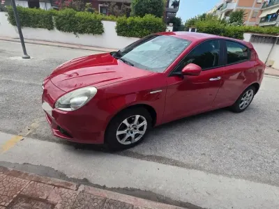 Usata Alfa Romeo Giulietta Distinctive 119 CV (87 kW) 2013 Rosso Utilitaria