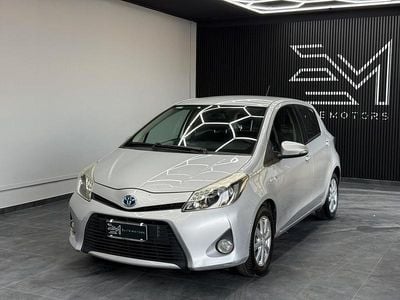 Usata Toyota Yaris Hybrid Lounge 100 CV (73 kW) 2013 Argento Utilitaria