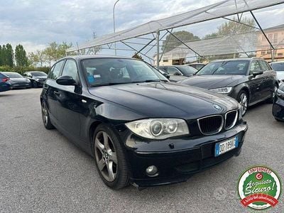 Usata BMW 118 122 CV (89 kW) 2006 Nero Utilitaria