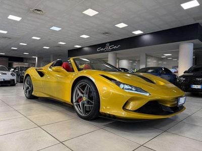 Usata Ferrari F8 721 CV (530 kW) 2022 Giallo montecarlo Cabrio