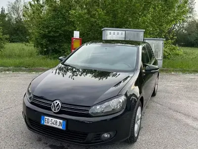 Begagnad VW Golf VI Highline 105 HK (77 kW) 2011 Svart Halvkombi