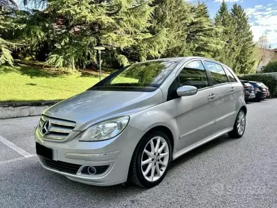 Usata Mercedes B200 193 CV (141 kW) 2007 Grigio Monovolume