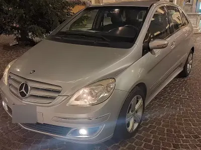 Usata Mercedes B180 109 CV (80 kW) 2006 Grigio Monovolume