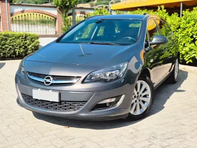 Usata Opel Astra 136 CV (100 kW) 2014 Grigio Station wagon