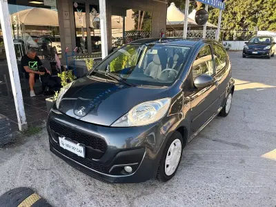 Usata Peugeot 107 Active 68 CV (50 kW) 2013 Grigio Utilitaria