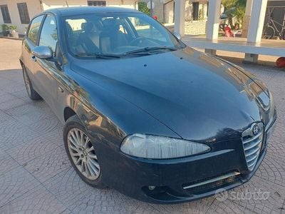 Usata Alfa Romeo 147 120 CV (88 kW) 2007 Nero Utilitaria