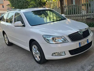 Usata Skoda Octavia Elegance 105 CV (77 kW) 2013 Bianco Station wagon