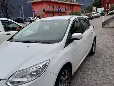 Usata Ford Focus 115 CV (84 kW) 2011 Bianco Berlina