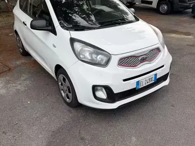 Usata Kia Picanto Urban 69 CV (50 kW) 2012 Bianco Utilitaria