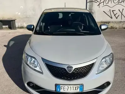 Usata Lancia Ypsilon 95 CV (69 kW) 2016 Utilitaria