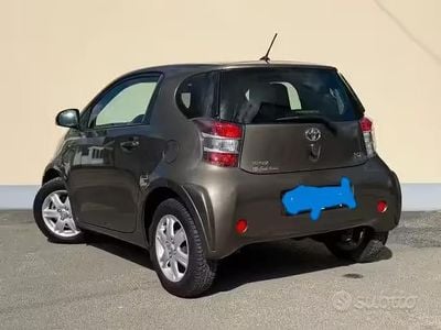 Usata Toyota iQ 98 CV (72 kW) 2010 Marrone Utilitaria
