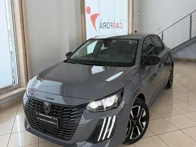 Usata Peugeot 208 Allure 101 CV (74 kW) 2025 Grigio Utilitaria