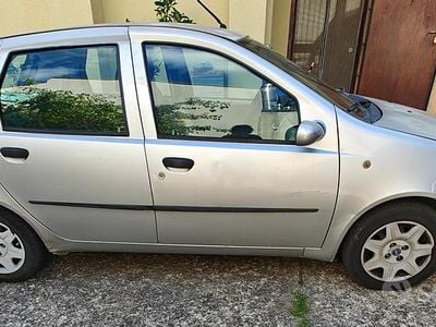 Usata Fiat Punto 70 CV (51 kW) 2004 Grigio Utilitaria