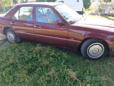 Occasion Mercedes E200 1992 Rouge Berline
