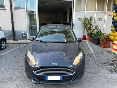 Usata Ford Fiesta 80 CV (58 kW) 2013 Grigio scuro Utilitaria