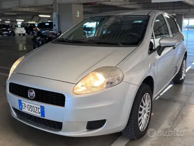Usata Fiat Grande Punto 77 CV (56 kW) 2013 Grigio Utilitaria