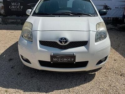 Usata Toyota Yaris Sol 69 CV (50 kW) 2010 Bianco Utilitaria
