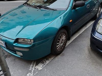 Usata Mazda 323F 1999 Verde Coupé