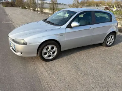 Usata Alfa Romeo 147 105 CV (77 kW) 2010 Grigio Utilitaria