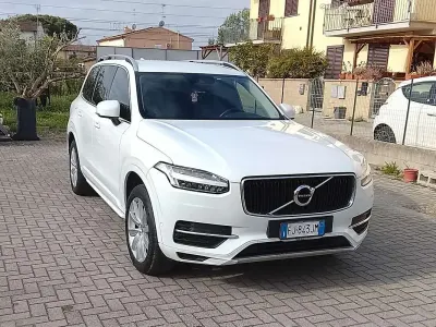 Begagnad Volvo XC90 Momentum 235 HK (172 kW) 2017 Vit SUV