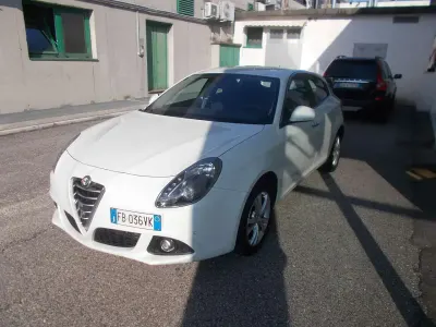 Usata Alfa Romeo Giulietta Distinctive 120 CV (88 kW) 2014 Bianco Utilitaria