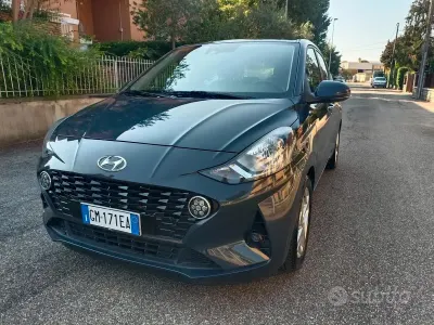 Usata Hyundai i10 Advanced 65 CV (47 kW) 2023 Blu Utilitaria