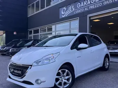 Usata Peugeot 208 82 CV (60 kW) 2014 Bianco Utilitaria