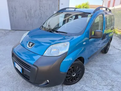 Usata Peugeot Bipper 75 CV (55 kW) 2011 Blu Monovolume