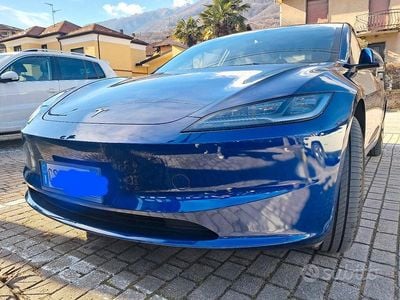 Usata Tesla Model 3 RWD 208 kW (283 CV) 2024 Blu Berlina