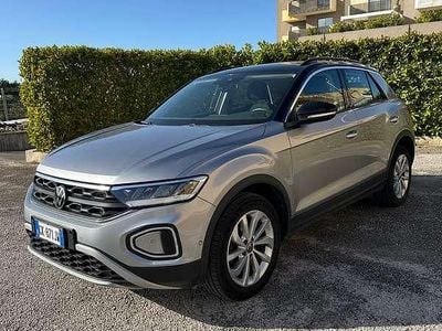 Usata VW T-Roc Life 110 CV (80 kW) 2023 Argento SUV