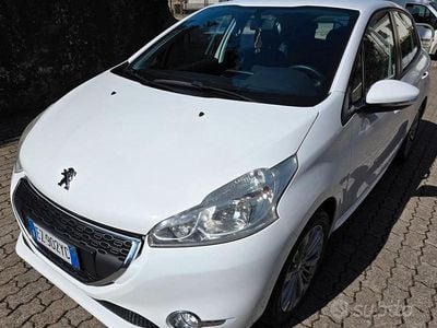 Usata Peugeot 208 68 CV (50 kW) 2015 Bianco Utilitaria