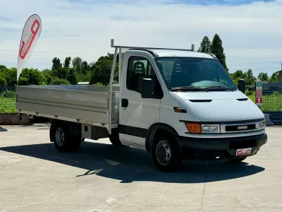 Usata Iveco Daily 125 CV (91 kW) 2004 Bianco Furgone