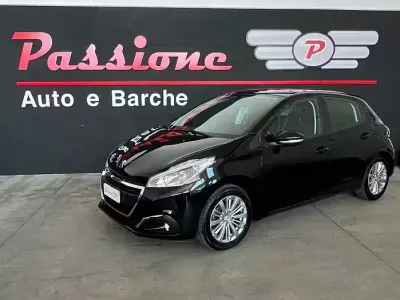 Usata Peugeot 208 82 CV (60 kW) 2017 Nero Utilitaria