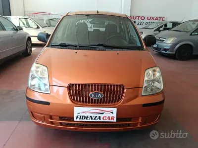 Usata Kia Picanto 61 CV (44 kW) 2005 Arancione Utilitaria
