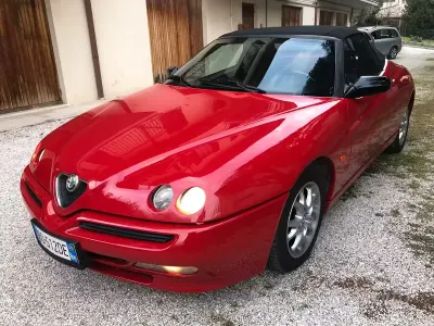 Usata Alfa Romeo Spider 144 CV (105 kW) 1999 Rosso Cabrio