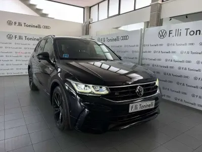 Usata VW Tiguan R-line 150 CV (110 kW) 2021 Nero SUV