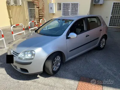 Usata VW Golf V 105 CV (77 kW) 2005 Grigio Utilitaria