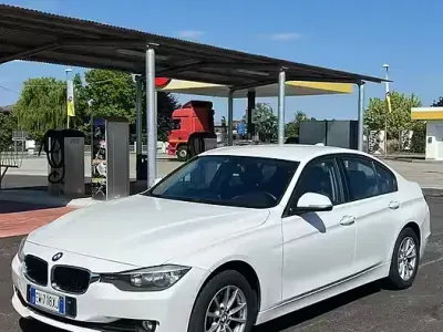 Usata BMW 318 Comfort Edition 143 CV (105 kW) 2013 Bianco Berlina