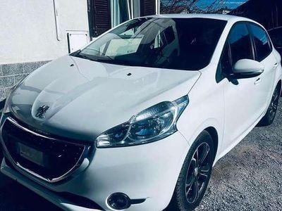 Usata Peugeot 208 95 CV (69 kW) 2015 Bianco Utilitaria