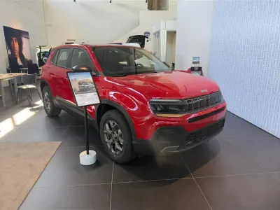Nieuw Jeep Avenger Longitude 101 PK (74 kW) 2026 Rood SUV