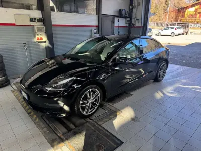 Usata Tesla Model 3 Long Range AWD 152 kW (208 CV) 2021 Nero Berlina