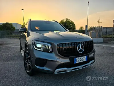 Usata Mercedes GLB200 Premium 150 CV (110 kW) 2021 Grigio SUV